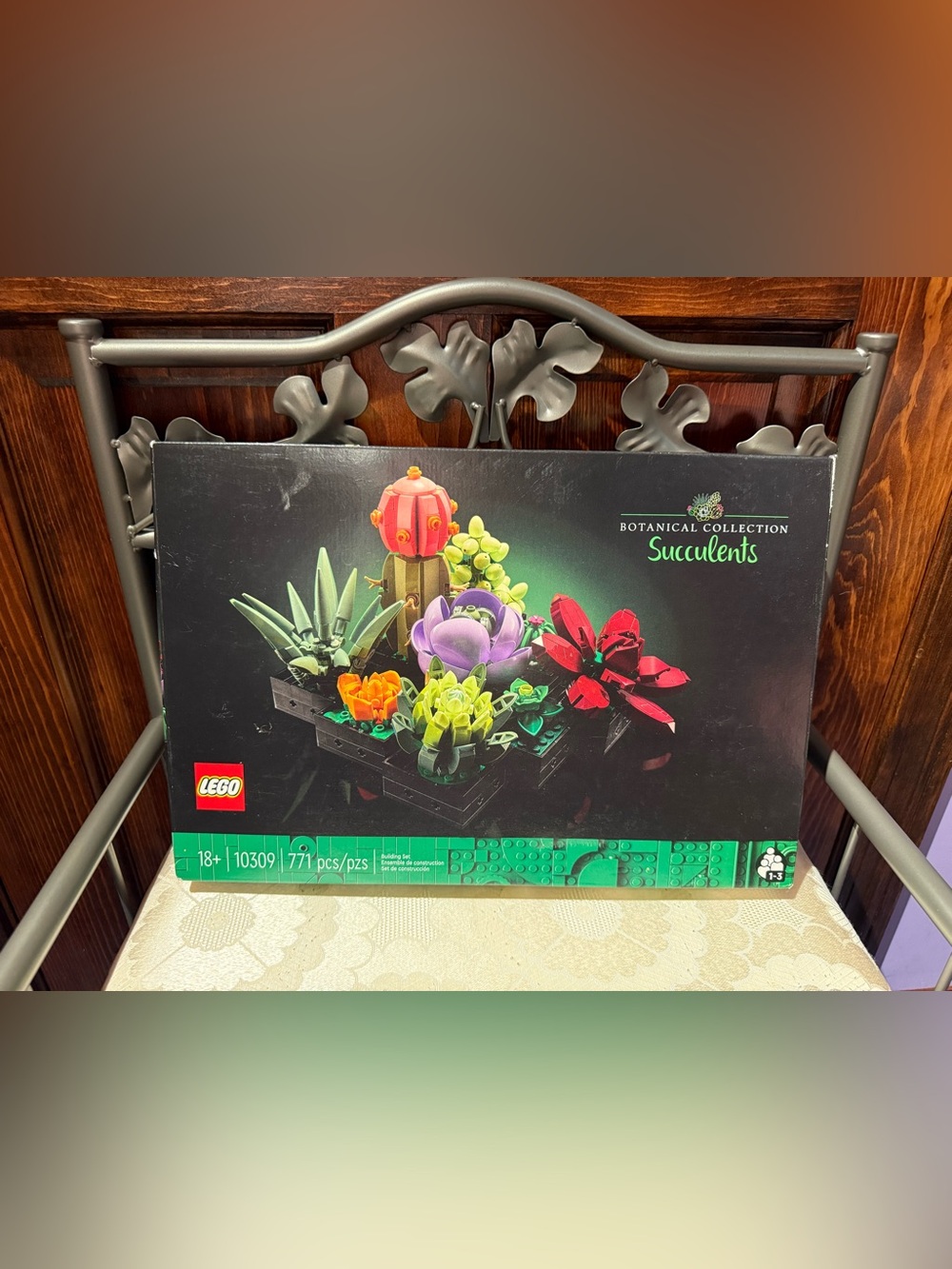 Lego  10309 Botanical Succulent set